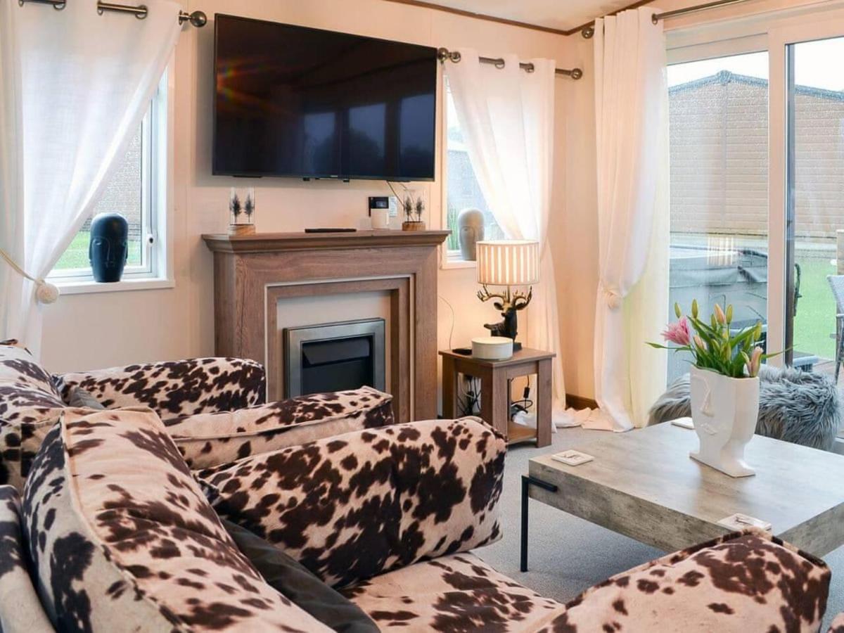 Luxury Boutique Style Lodge With Hot Tub Bridlington Bagian luar foto