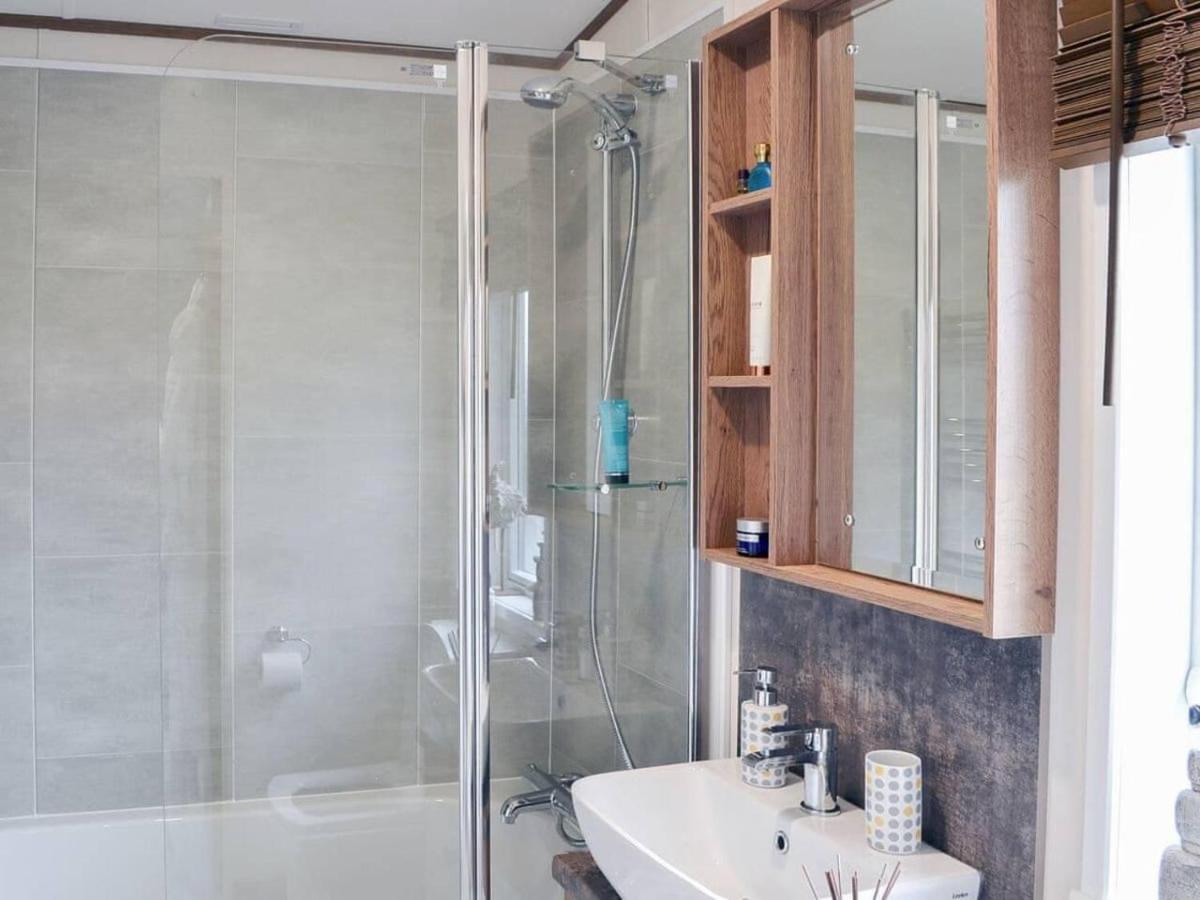 Luxury Boutique Style Lodge With Hot Tub Bridlington Bagian luar foto