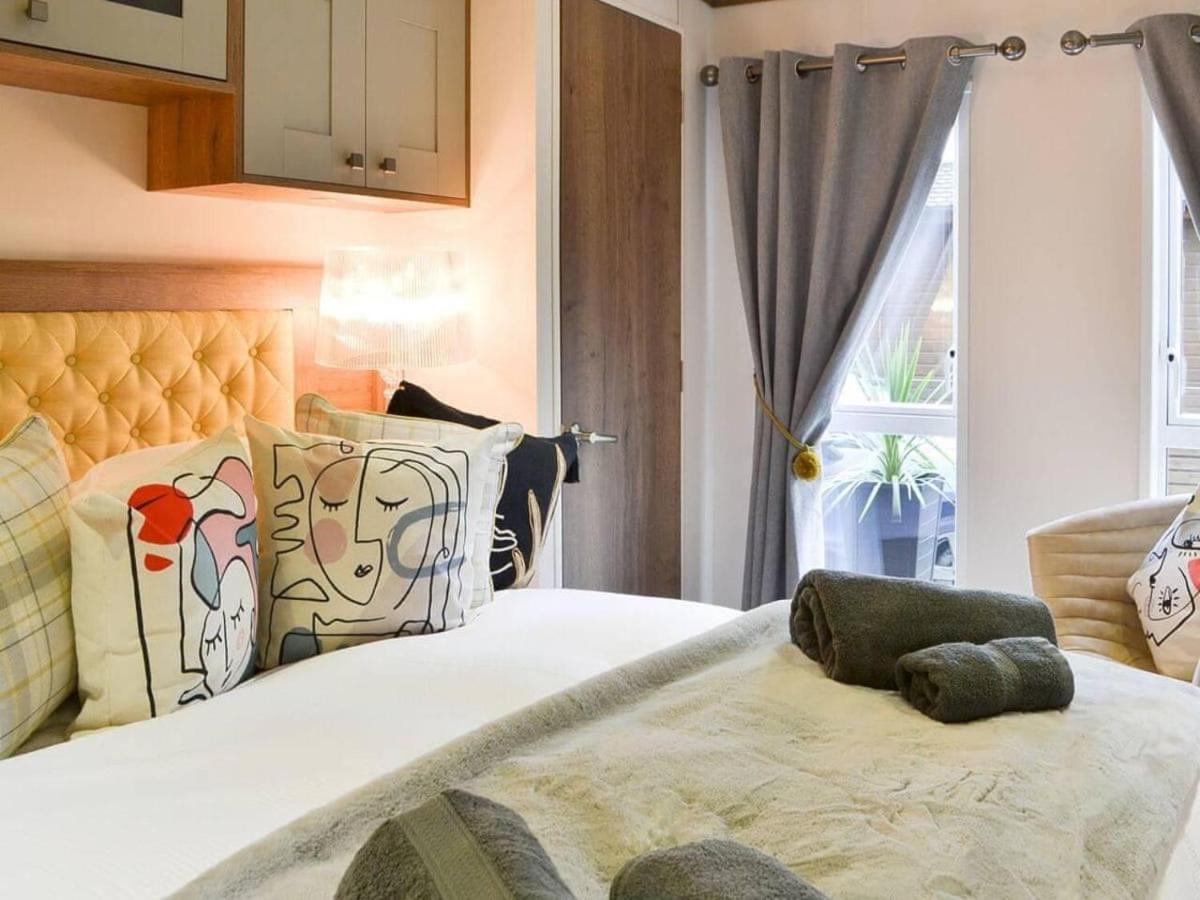 Luxury Boutique Style Lodge With Hot Tub Bridlington Bagian luar foto