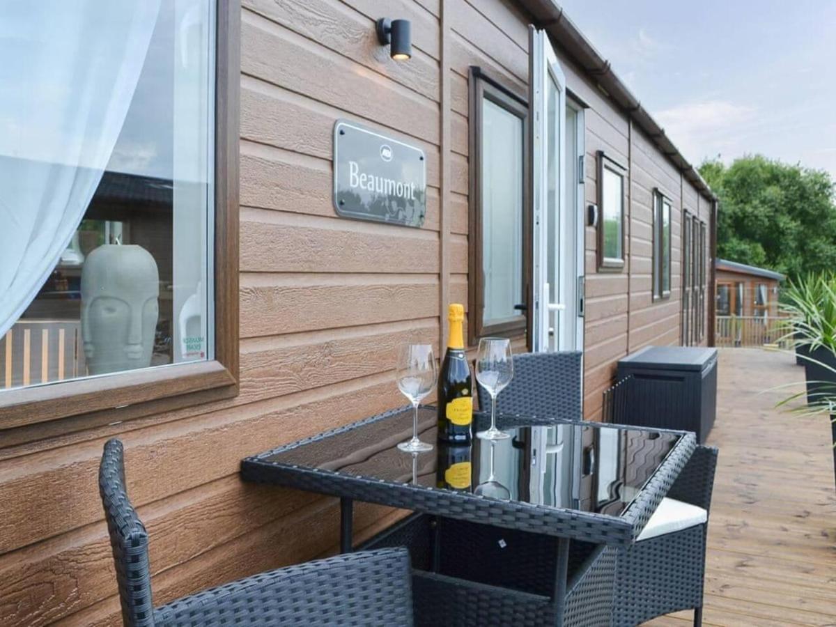 Luxury Boutique Style Lodge With Hot Tub Bridlington Bagian luar foto