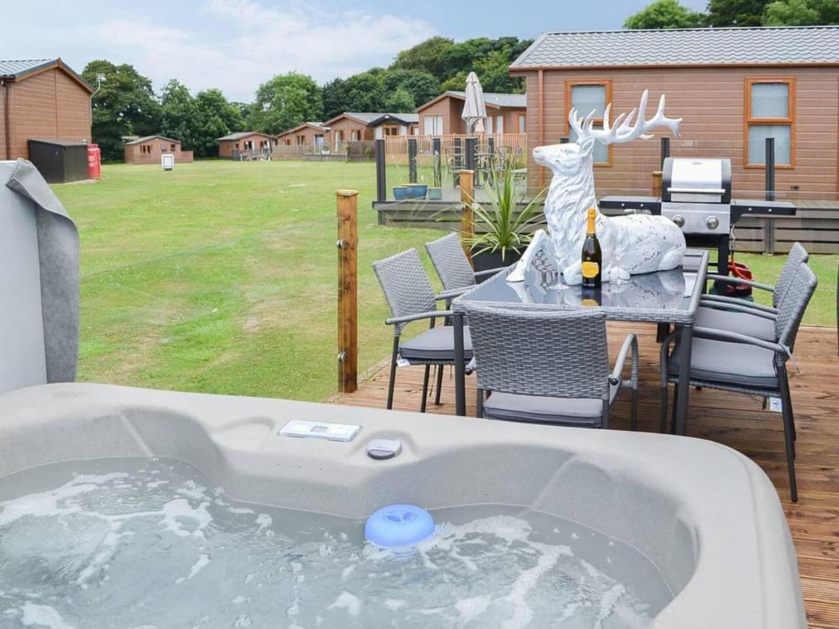Luxury Boutique Style Lodge With Hot Tub Bridlington Bagian luar foto
